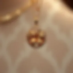 Elegant best friend necklace with dog motif